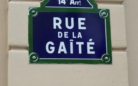 La rue de la Gaîté à Montparnasse
